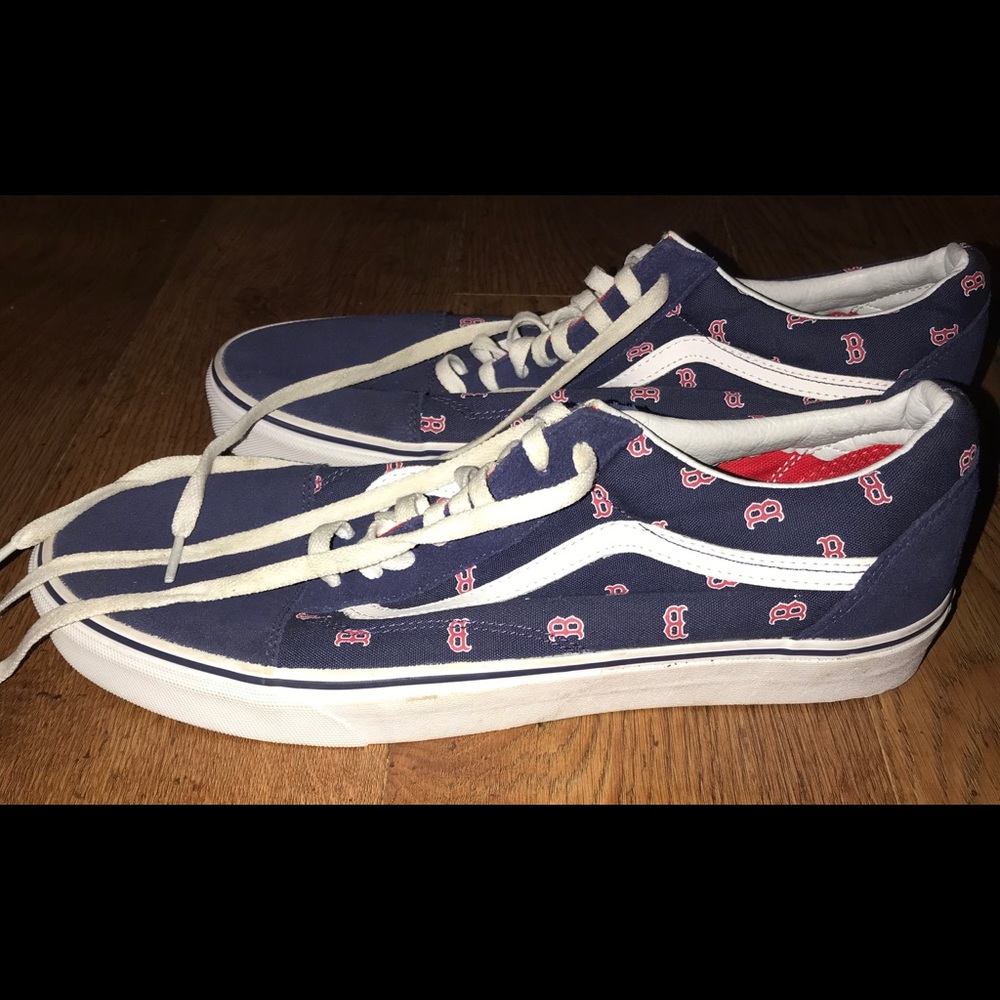 Men’s Red Sox Vans Old Skool Size 12 Sneakers